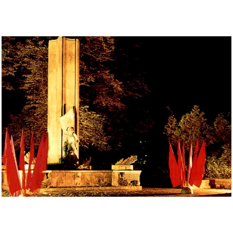 Kraków. Pomnik ku czci Armii Radzieckiej dłuta Karola Muszkieta wzniesiony w 1945 r. fot. J. Tymiński - CAF