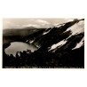 Riesengebirge. Großer Teich 1225 m Prz.-Hrch.-Bde 1423 m Blick z. Hampelbaude 1258 mm u. Schneek. 1605 m ü. M. / Rewers: Der Gro