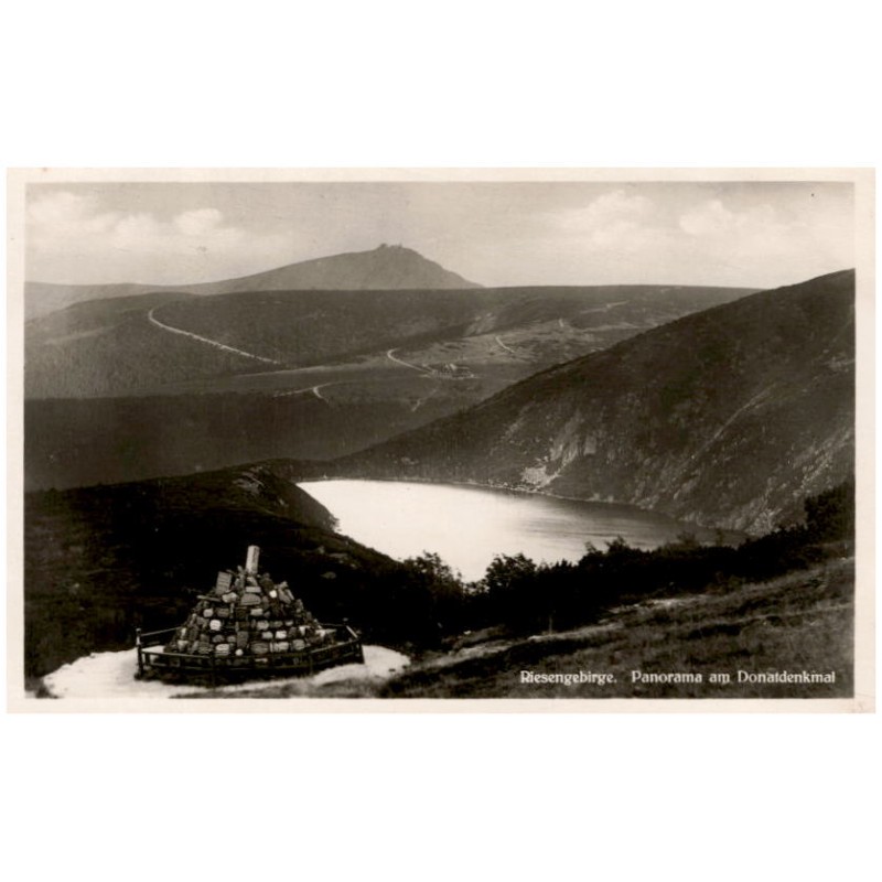 Riesengebirge. Panorama am Donatdenkmal