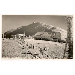 Riesengebirge - Die Schneekoppe 1605 m und Riesenbaude. 1275