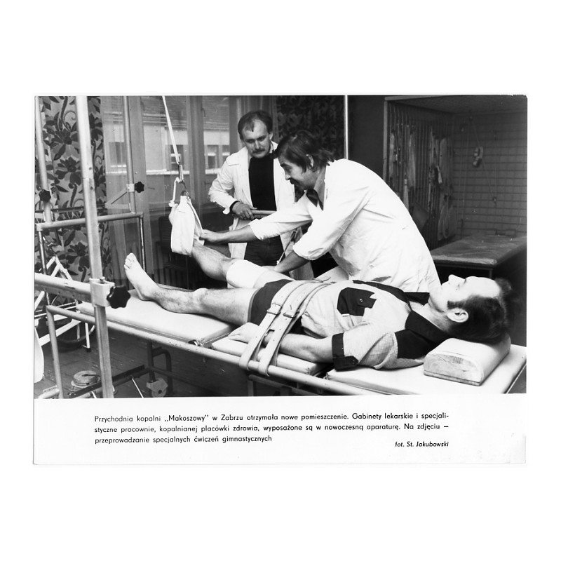 "Przychodnia kopalni "Makoszowy" w Zabrzu [...] fot. St. Jakubowski"