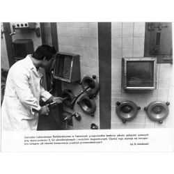 "Centralne Laboratorium Defektoskopowe w Katowicach [...] fot. St. Jakubowski"