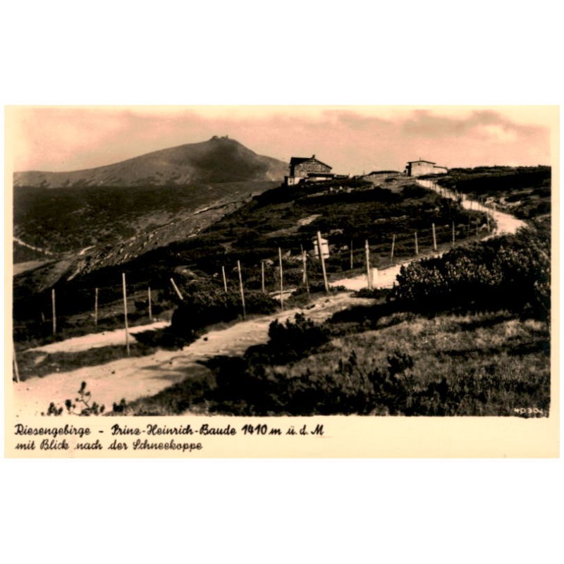 Riesengebirge - Prinz-Heinrich-Baude 1410 m ü. d. M. mit Blick nach der Schneekoppe. 40304.