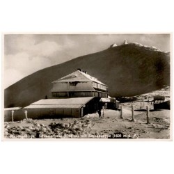 Riesengebirge. Schlesierhaus (1394 m) mit Schneekoppe (1605 m ü. M.)