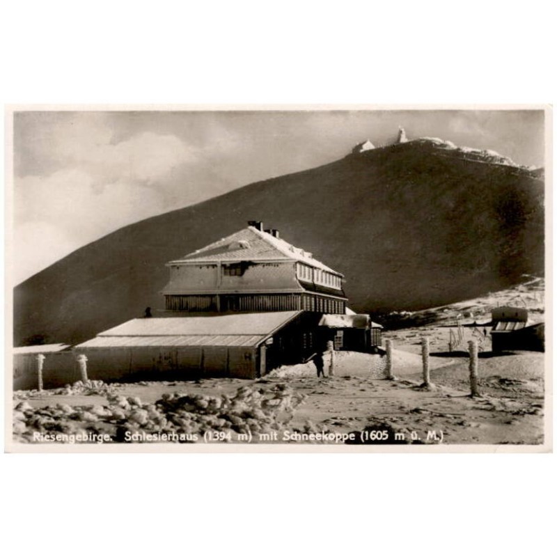 Riesengebirge. Schlesierhaus (1394 m) mit Schneekoppe (1605 m ü. M.)