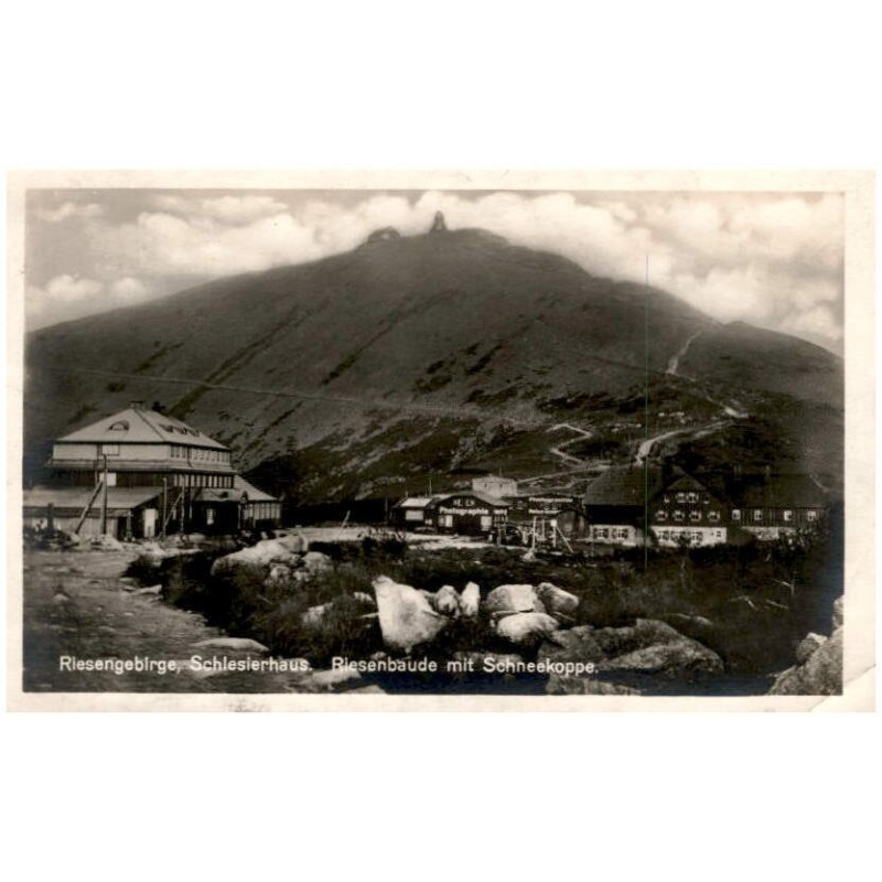 Riesengebirge, Schlesierhaus. Riesenbaude mit Schneekoppe.