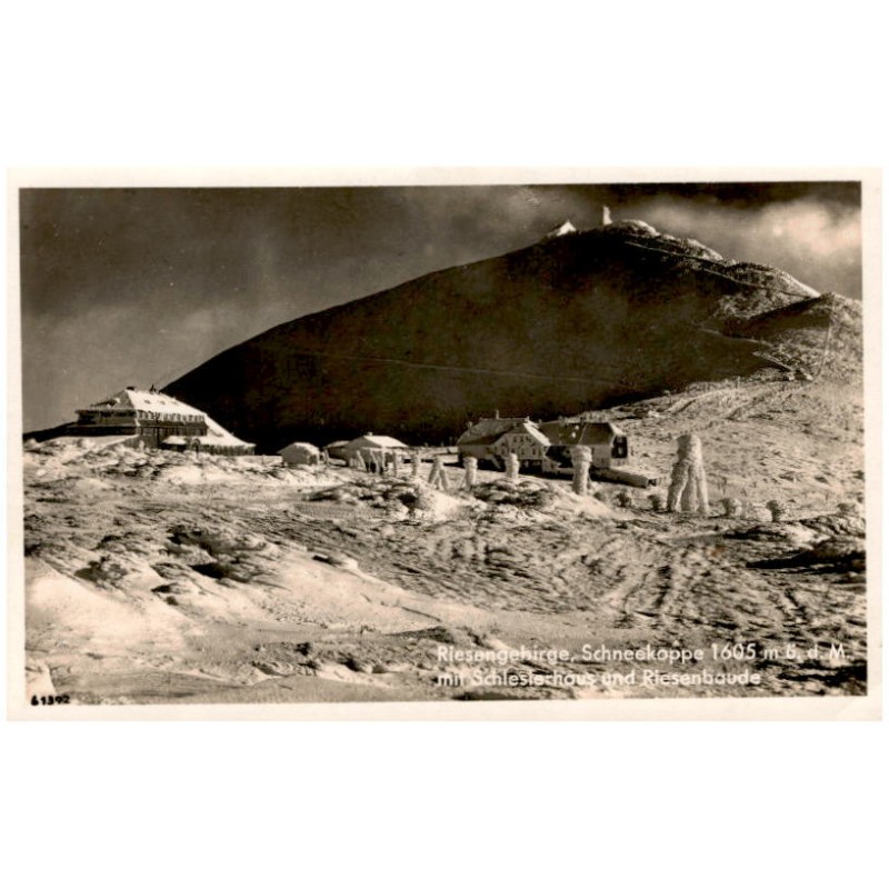 Riesengebirge. Schneekoppe 1605 m ü. d. M. mit Schlesierhaus und Riesenbaude 61392