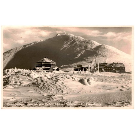 Riesengebirge. Schneekoppe 1605 m ü. M. mit Schlesierhaus u. Riesenbaude