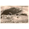 Riesengebirge. Schneekoppe 1605 m ü. M. mit Schlesierhaus u. Riesenbaude