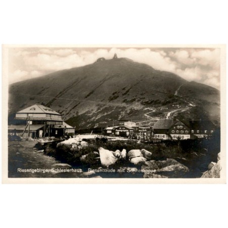 Riesengebirge, Schlesierhaus. Riesenbaude mit Schneekoppe.