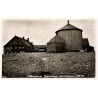 1050. Riesengebirge. Koppenhäuser mit Grenzstein. 1605 M / Rewers: Nur auf der Koppe hohen Warte [...]