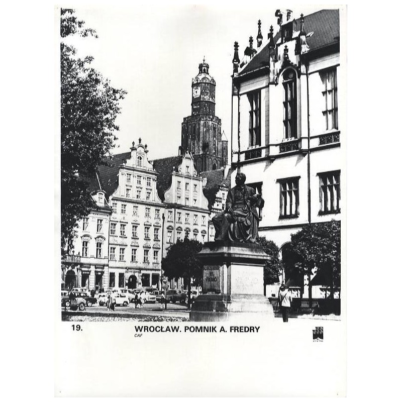"19. Wrocław. Pomnik A. Fredry. CAF"