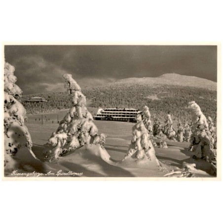 Riesengebirge. Am Spindlerpass / Rewers: Riesengebirge Jugendkammhaus, Spindlerbaude und Kleine Sturmhaube
