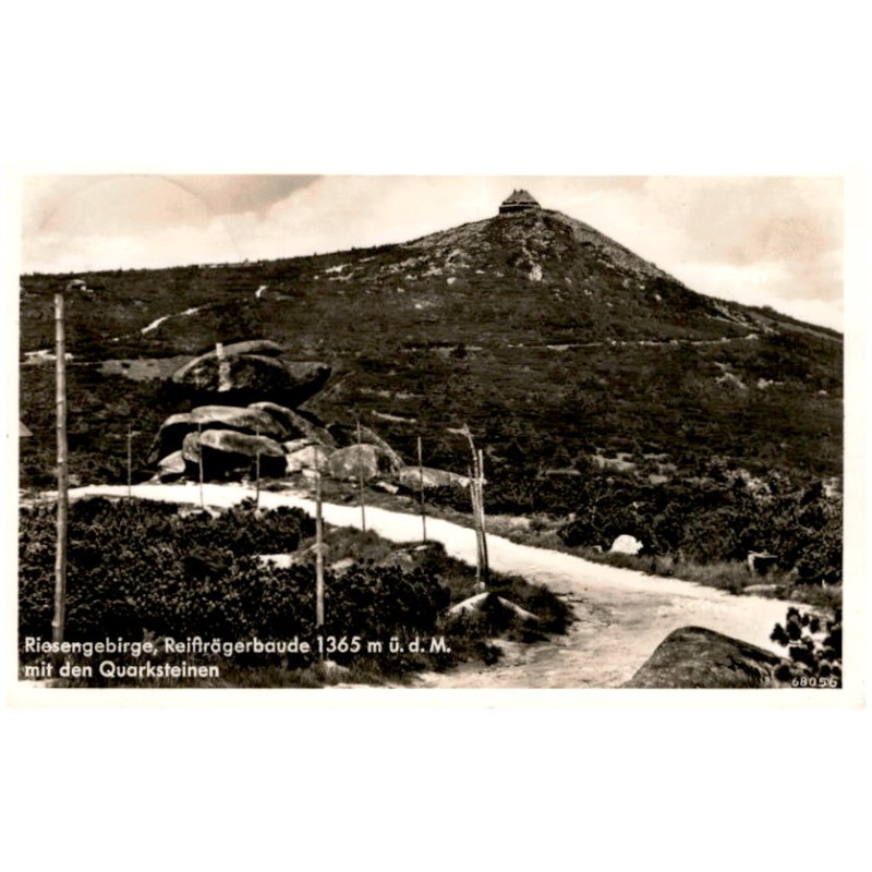 Riesengebirge, Reifträgerbaude 1365 m ü. d. M. mit den Quarksteinen. 68056