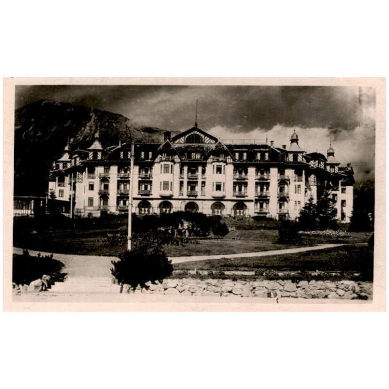 Grand Hotel v Starom Smokovci. V pozadí Slavkovský štít.