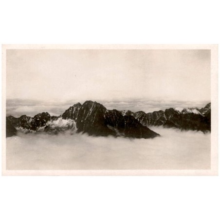 Vysoké Tatry, v levo Končistá, upostřed oba Gerlachovské štíty, v pravo Granáty a nad nimi Ľadový štít.