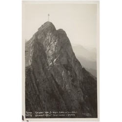 Tatra. Giewont (1894 m.) - Westl. Gipfel mit dem Kreuz. Tatry. Giewont (1894 m.) - Szczyt Zachodni z Krzyżem