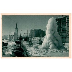 Nový Smokovec. Vodotrysk v zimě. Ujtátrafüred. Szőkőkút télen. Neuschmecks. Der Springbrunnen im Winter.