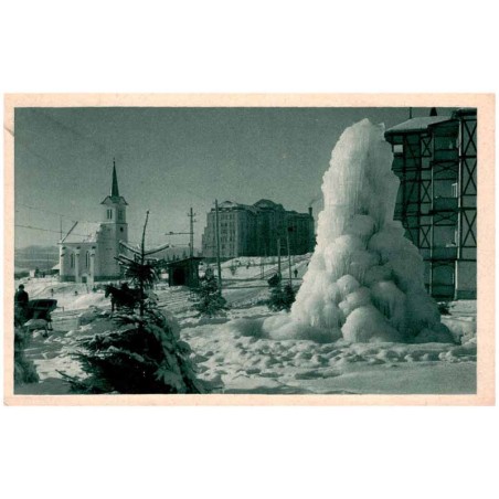 Nový Smokovec. Vodotrysk v zimě. Ujtátrafüred. Szőkőkút télen. Neuschmecks. Der Springbrunnen im Winter.