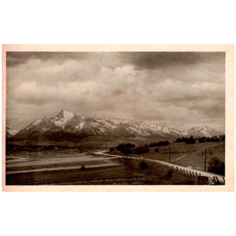 Vysoké Tatry od Východné. (Skupina Kriváňská.)