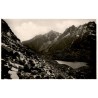 Vysoké Tatry. Žabie pleso, v pozadu Patria, predna bašta a Satan. Hohe Tatra. Froschsee, im Hintergrund die Patria, vordere Bast