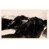 Vysoké Tatry, v pozadí ve středu Ľadový štít (2.630) m, v předu Lomnický štít (2.634 m), v pravo s dolinou Skalnatého Plesa.