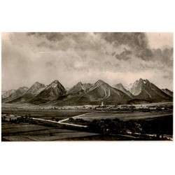 Vysoké Tatry. Vysoké Tatry s Popradu. Hohe Tatra. Die Hohe Tatra von Poprad aus. Magas Tátra. A Magas Tátra Poprádrol.