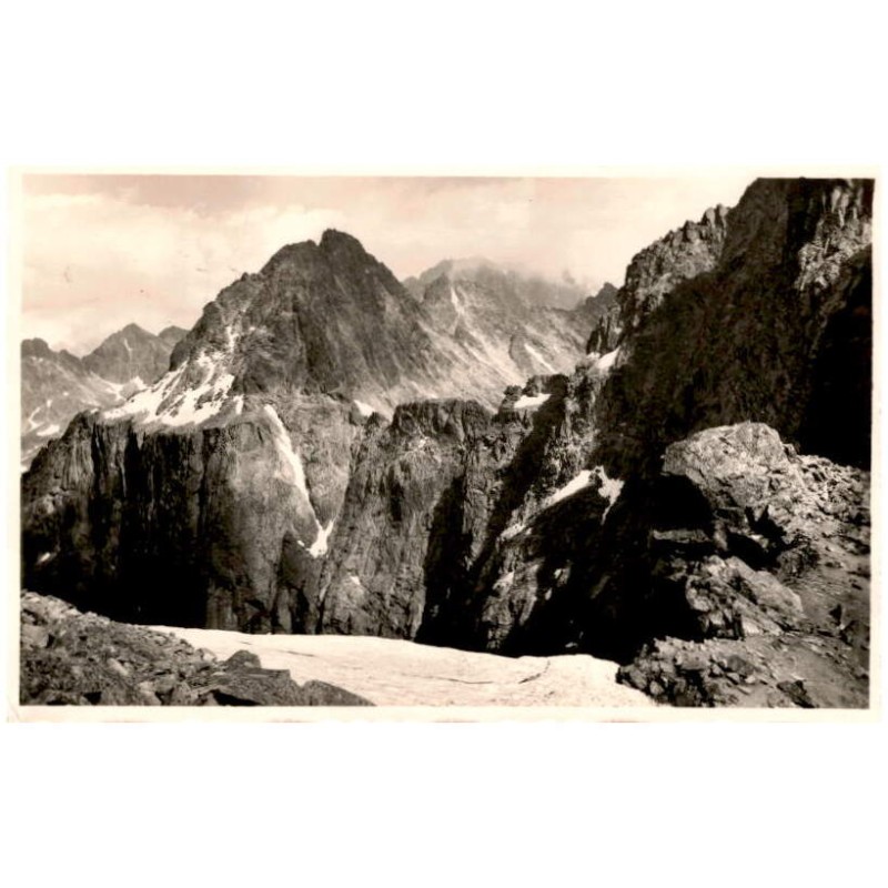 Pohľad se sedla Váhy na Ganek 2465 m a Rumanův štít 2428 m