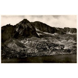 Päť Spišských Plies v pozadu Ľadový štít. Fünf Seen, im Hintergrund Eistaler Spitze. Öttó, háttérben a Jévölgyi csúcs.