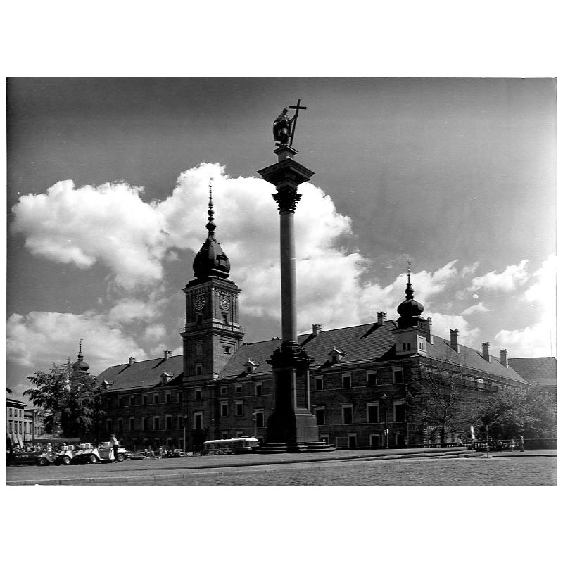 Pomnik Zygmunta III Wazy i Zamek Królewski na placu Zamkowym w Warszawie