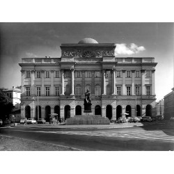 Pałac Staszica i pomnik Mikołaja Kopernika w Warszawie