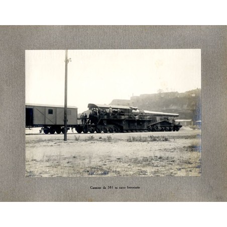 "Cannone da 381 su carro ferroviario" / armata kolejowa kalibru 381 mm (na podwoziu 16-osiowym) w położeniu marszowym włoskiej f