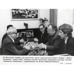 "W Warszawie spotkali się ministrowie spraw zagranicznych Polski i Węgier - Stefan Olszowski i Janos Peter [...] CAF - Urbanek"