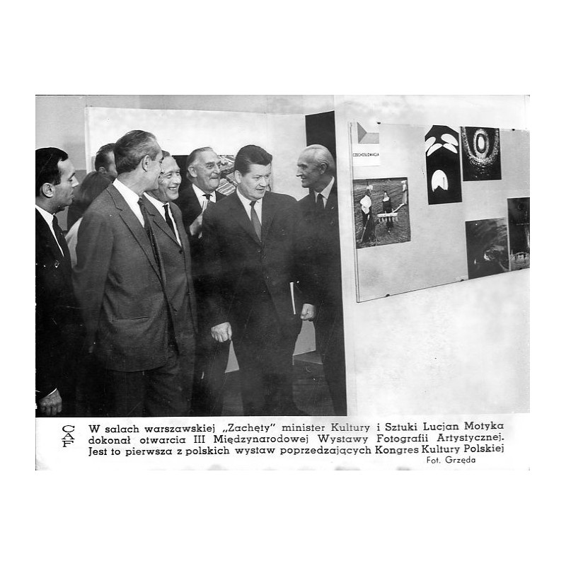 "CAF W salonach warszawskiej "Zachęty" minister Kultury i Sztuki Lucjan Motyka dokonał otwarcia III Międzynarodowej Wystawy Foto