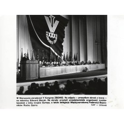 "W Warszawie obradował V Kongres ZBOWID. Na zdjęciu - prezydium obrad z lewej - na mównicy Edward Gierek [...] CAF - Urbanek"
