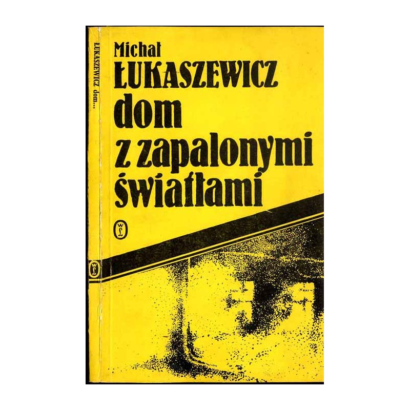 Dom z zapalonymi światłami
